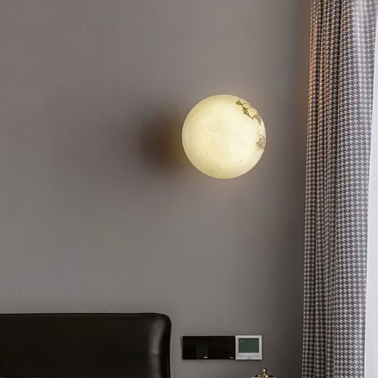 Savana Mini Orb Alabaster Wall Light, detail view